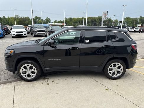 Used 2024 Jeep Compass Latitude AWD/4WD image 9