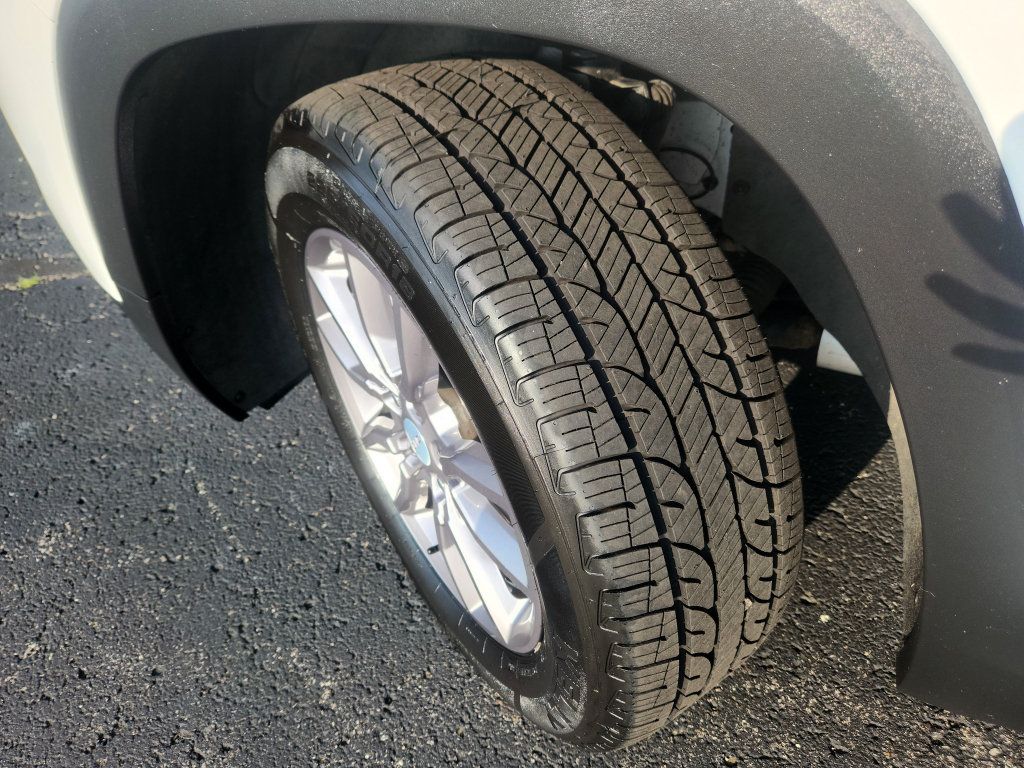 Used 2024 GMC Terrain SLT w/ Tech Package AWD/4WD image 9