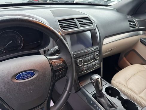 Used 2018 Ford Explorer XLT w/ Equipment Group 202A image 15