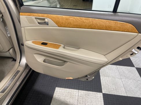 Used 2005 Toyota Avalon XLS image 18
