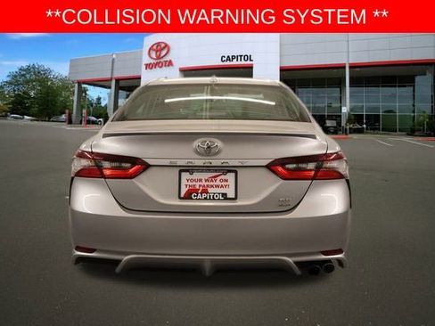 Used 2022 Toyota Camry SE image 4