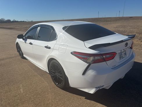 Used 2018 Toyota Camry SE w/ Convenience Package image 3