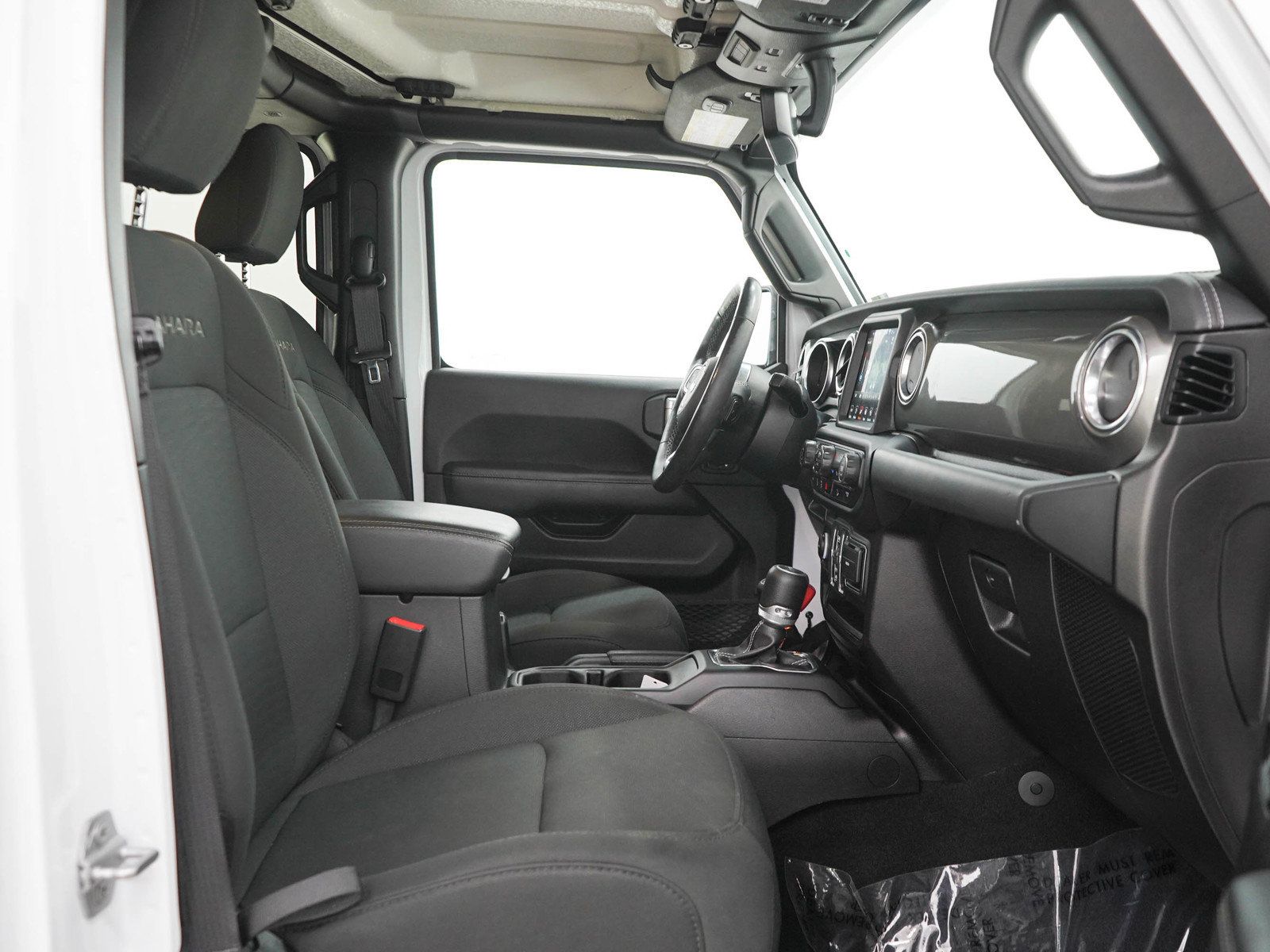 Used 2019 Jeep Wrangler Unlimited Sahara w/ Uconnect 4C Nav & Sound Group AWD/4WD image 12
