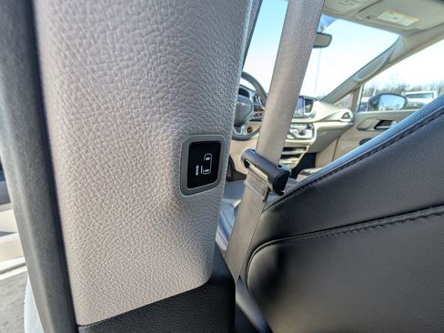 Used 2024 Chrysler Pacifica Touring-L FWD image 41