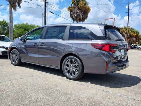 New 2026 Honda Odyssey Touring image 3