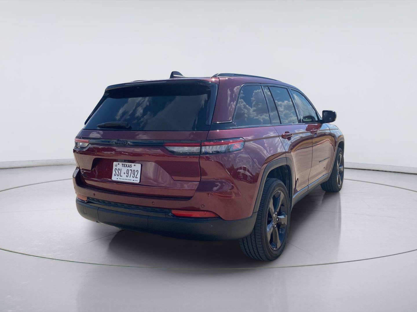 Used 2023 Jeep Grand Cherokee Altitude AWD/4WD image 5