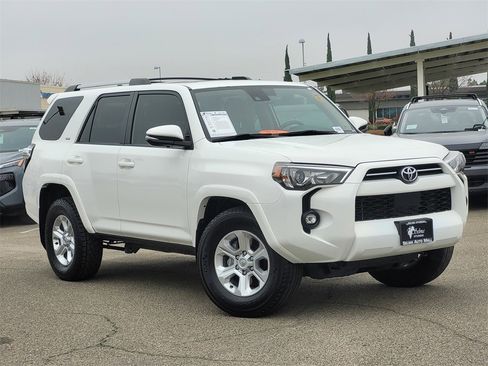 Used 2023 Toyota 4Runner SR5 Premium image 2