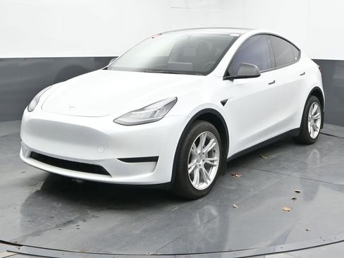 Used 2022 Tesla Model Y Long Range image 5
