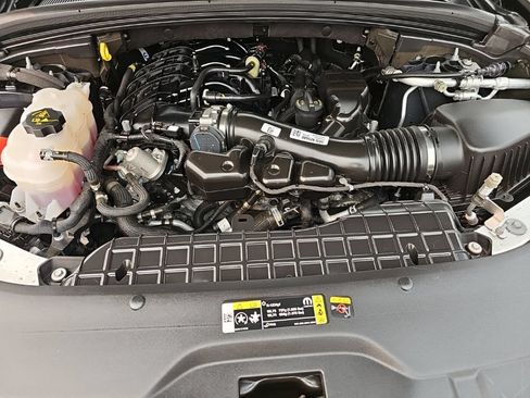 Certified 2023 Jeep Grand Cherokee Limited w/ Luxury Tech Group II AWD/4WD image 40
