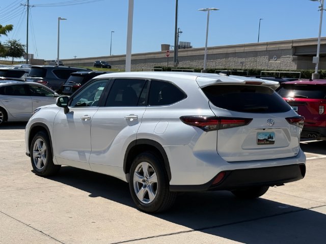 Used 2024 Toyota Highlander LE FWD image 10