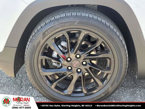 Certified 2023 GMC Terrain SLE w/ Driver Convenience Package FWD image 9