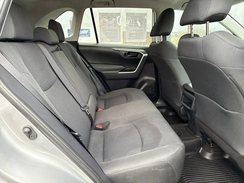 Used 2020 Toyota RAV4 LE image 11