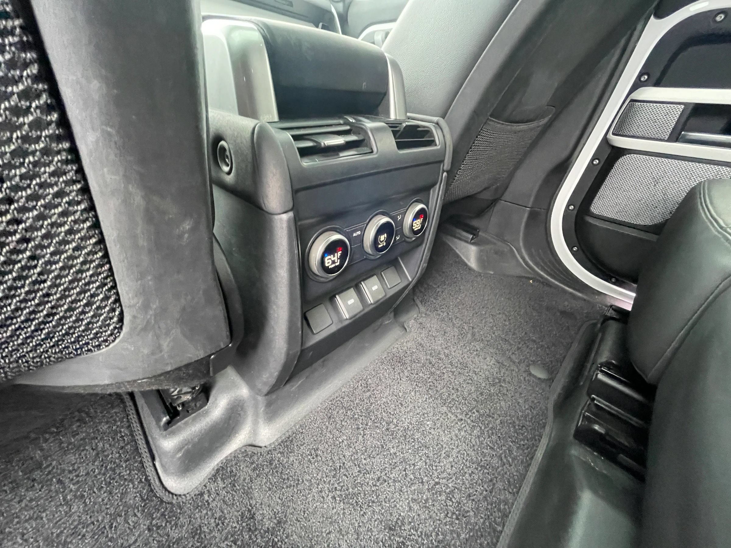 Used 2023 Land Rover Defender 130 SE AWD/4WD image 17