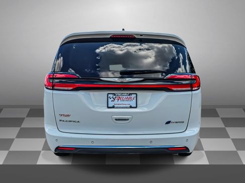 Used 2024 Chrysler Pacifica Limited FWD image 5