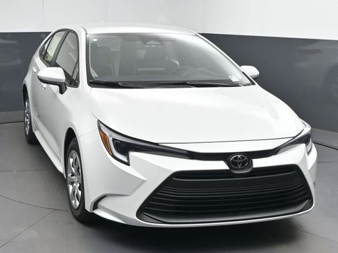 New 2026 Toyota Corolla LE image 2