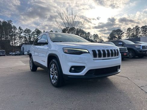 Used 2019 Jeep Cherokee Latitude Plus image 1