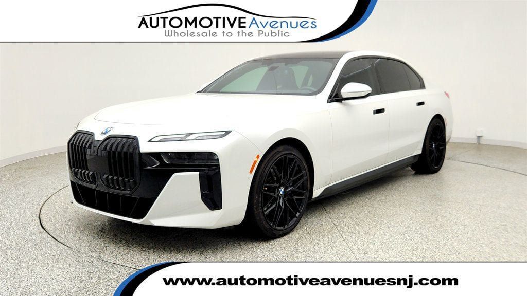 Used 2023 BMW i7 xDrive60 AWD/4WD image 1