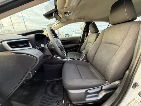 Used 2023 Toyota Corolla LE image 6