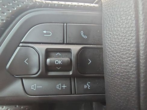 Used 2025 Toyota Tacoma SR5 AWD/4WD image 17