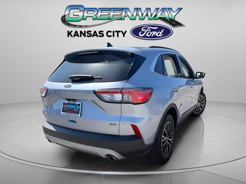 Used 2022 Ford Escape Titanium FWD image 7