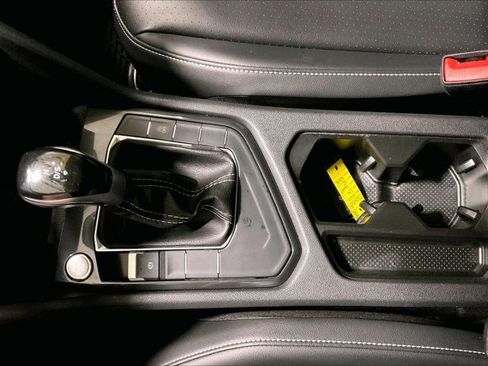 Used 2024 Volkswagen Tiguan SE w/ Panoramic Sunroof Package FWD image 42