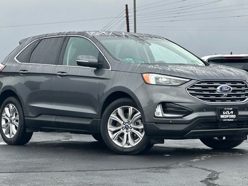 Used 2022 Ford Edge Titanium w/ Equipment Group 301A AWD/4WD image 2