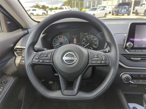 Certified 2025 Nissan Altima 2.5 S image 18