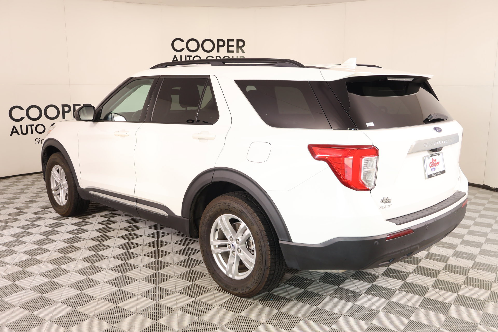 Used 2023 Ford Explorer XLT AWD/4WD image 23