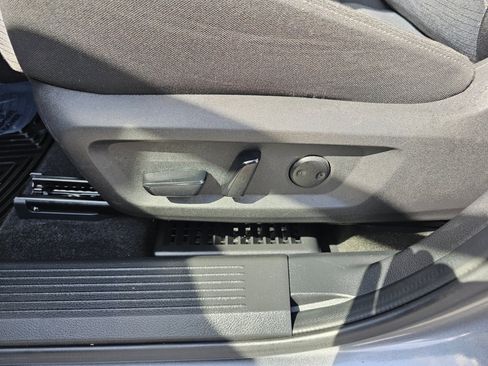 Used 2023 Nissan Rogue SV image 29