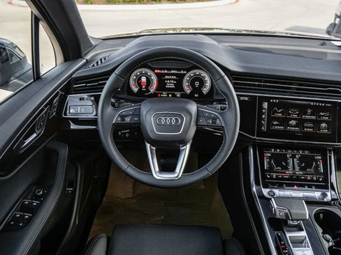 Used 2025 Audi Q7 3.0T Premium Plus image 31