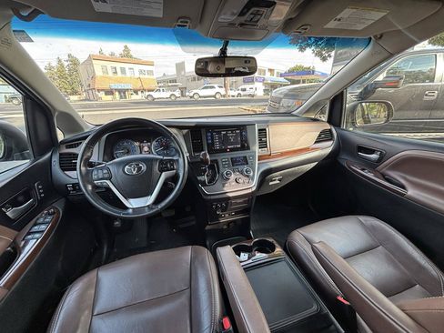 Used 2017 Toyota Sienna Limited Premium AWD/4WD image 14