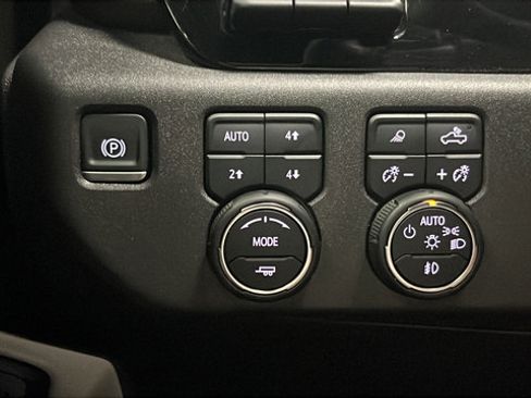 Used 2022 Chevrolet Silverado 1500 ZR2 w/ Technology Package AWD/4WD image 34