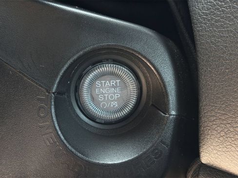 Used 2023 Jeep Renegade Latitude AWD/4WD image 43