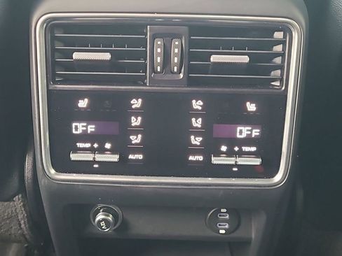 Used 2022 Porsche Cayenne Coupe image 25