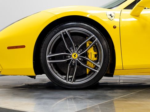 Used 2017 Ferrari 488 Spider image 37