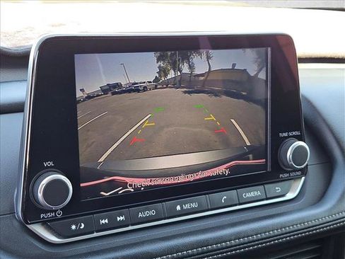 Used 2024 Nissan Rogue S FWD image 18