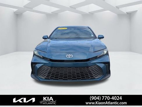 Used 2025 Toyota Camry SE w/ Convenience Package image 8