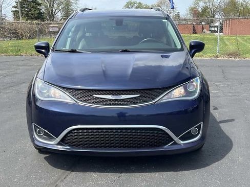 Used 2019 Chrysler Pacifica Touring-L Plus FWD image 8