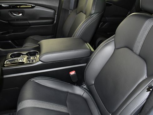 Certified 2025 Honda Pilot EX-L image 38