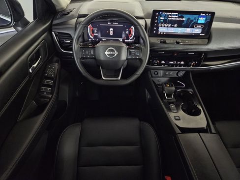 Used 2025 Nissan Rogue SL image 9