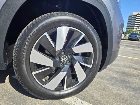Used 2025 Volkswagen Atlas Cross Sport SE FWD image 10