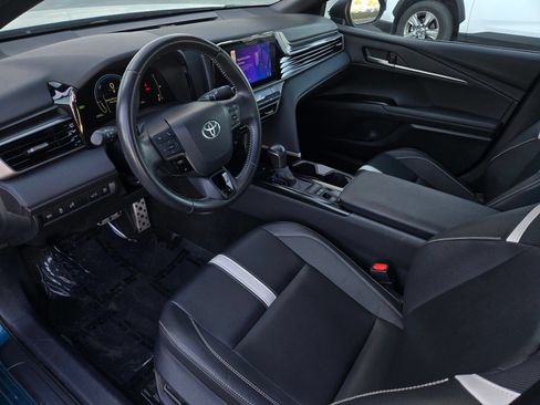 Used 2025 Toyota Camry SE FWD image 7