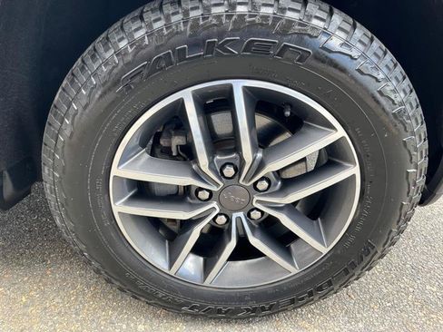 Used 2019 Jeep Grand Cherokee Limited w/ Luxury Group II AWD/4WD image 9