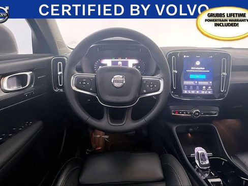 Used 2023 Volvo XC40 B4 Plus image 8