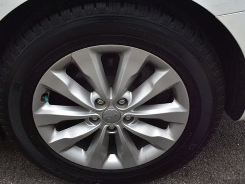 Used 2017 Kia Sedona EX FWD image 52