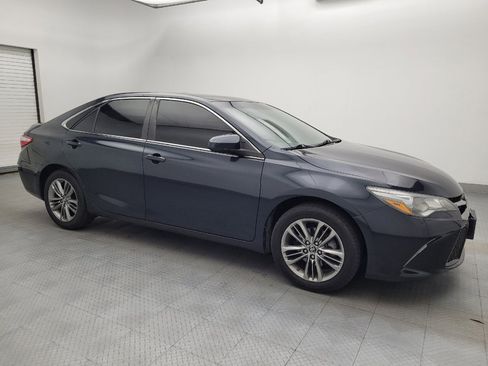 Used 2016 Toyota Camry SE w/ Moonroof Package FWD image 11
