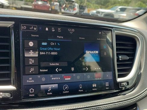 Used 2023 Chrysler Pacifica Touring-L FWD image 24