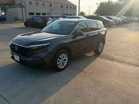 Used 2025 Honda CR-V LX image 1