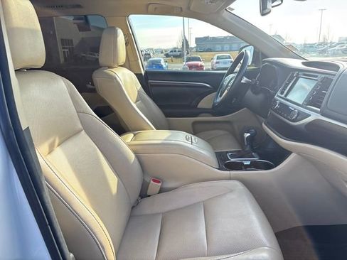 Used 2016 Toyota Highlander Limited image 22