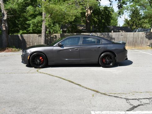 Used 2015 Dodge Charger R/T RWD image 4
